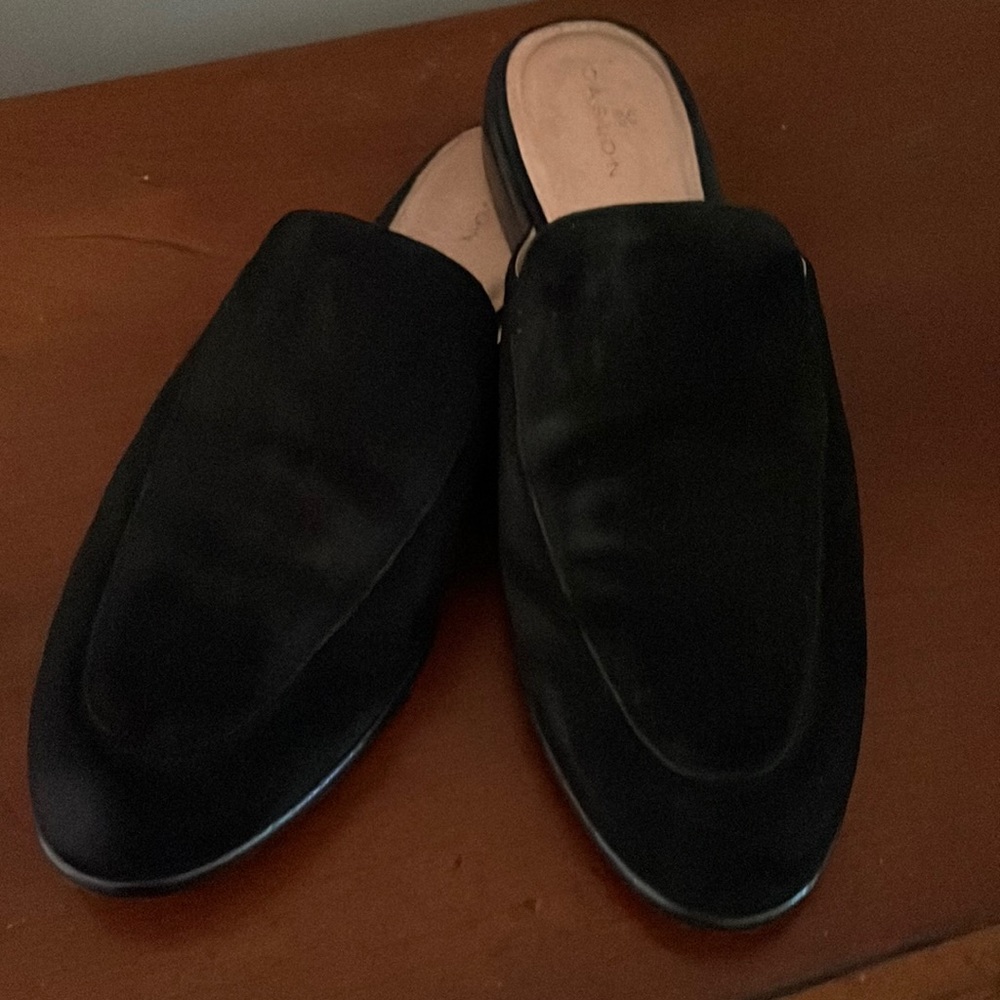 Black Caslon mules